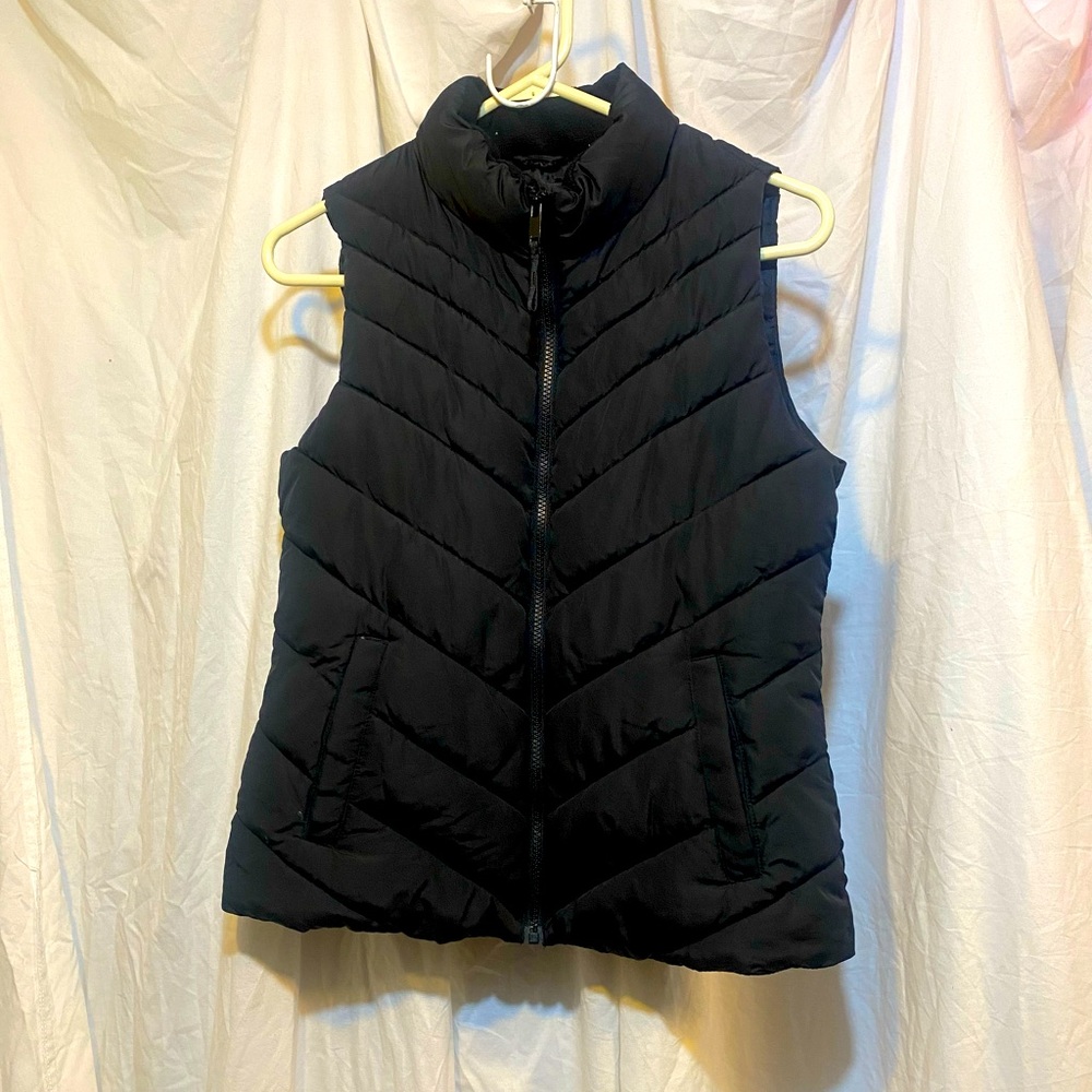Gap black puffer vest size xtra small